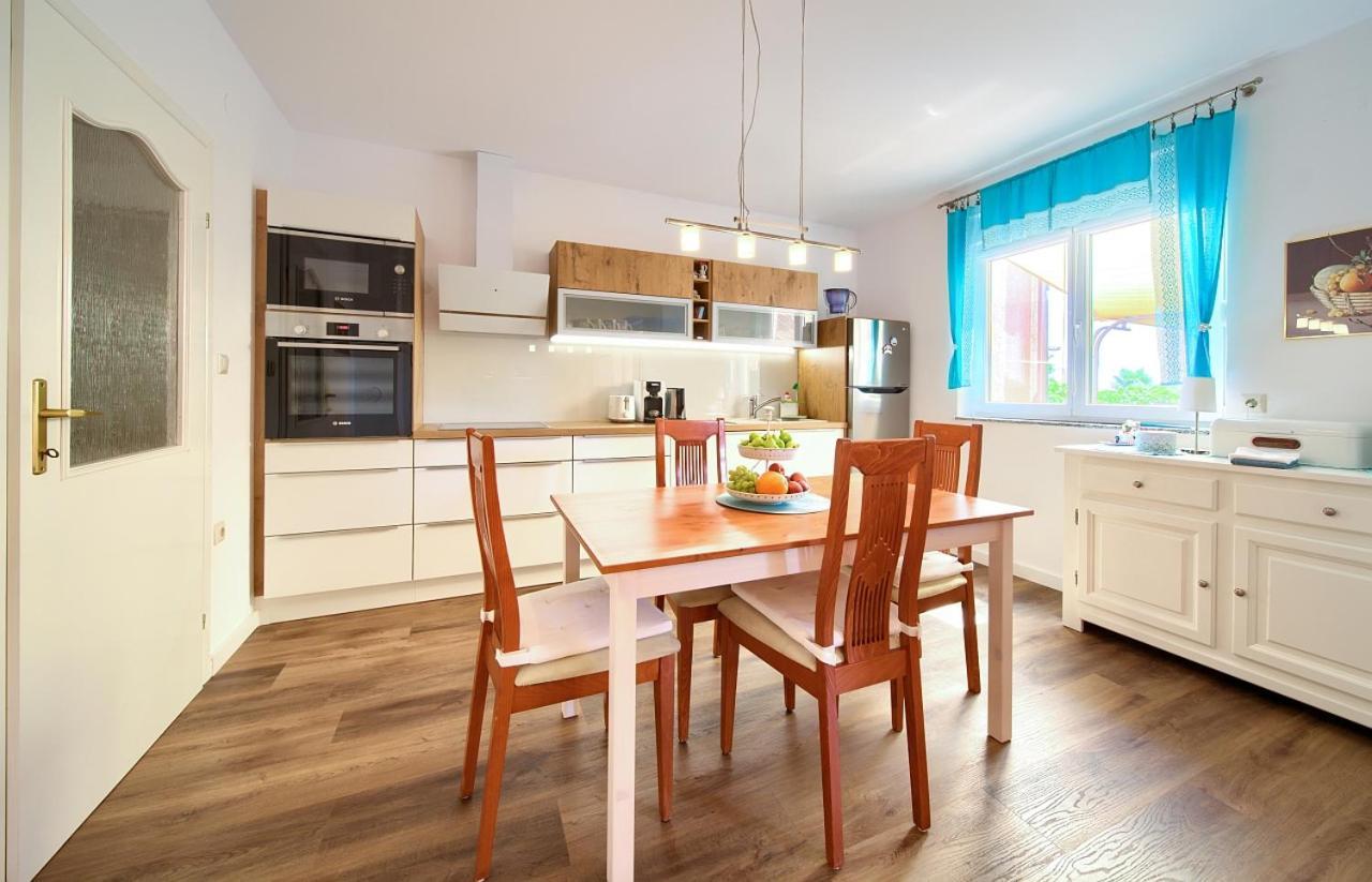 Apartman Bor Krk 크르크 외부 사진
